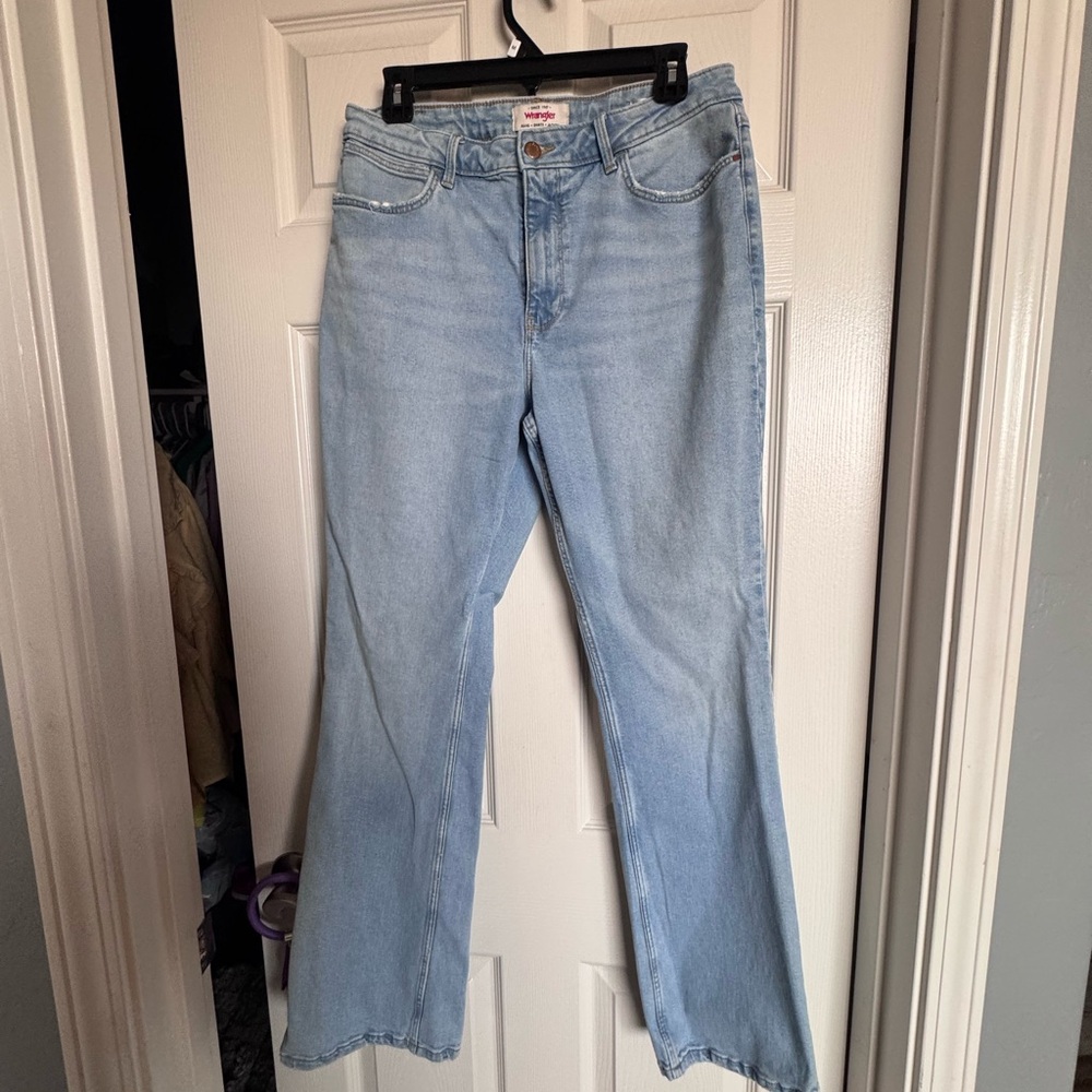 Wrangler ~ Perfect with boots for that effortless Western look 🤠